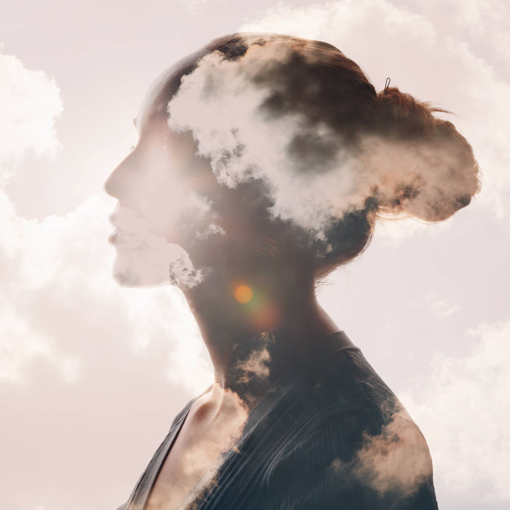 Geistheilung-lernen-Stress-Ueberlastung-Seminar-Frau-Gedankenwolken